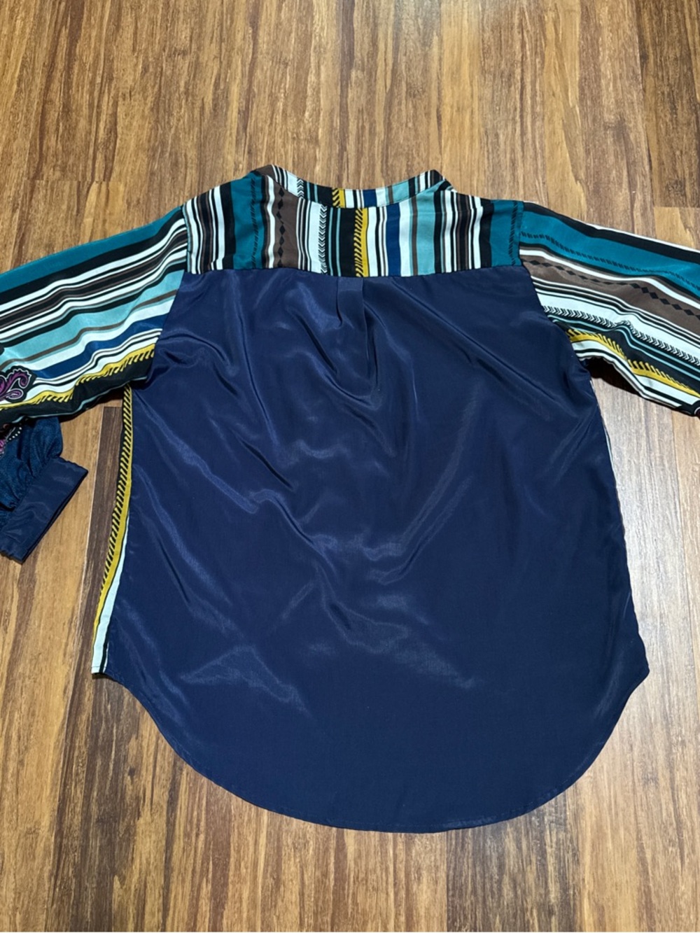 Figueroa & Flower Women's Size M Multicolor Striped V-Neck Button
Front Blouse - Picture 16 of 16